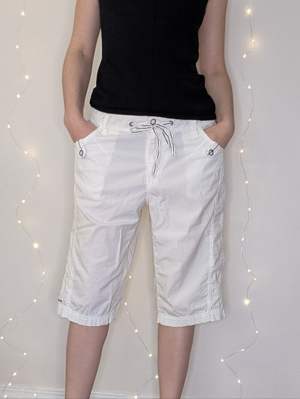 Y2K White Sporty Capris With Heart Detail